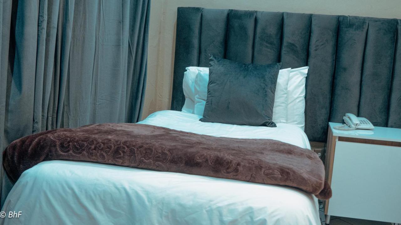 Henry George Guest House Pretoria-Noord Εξωτερικό φωτογραφία