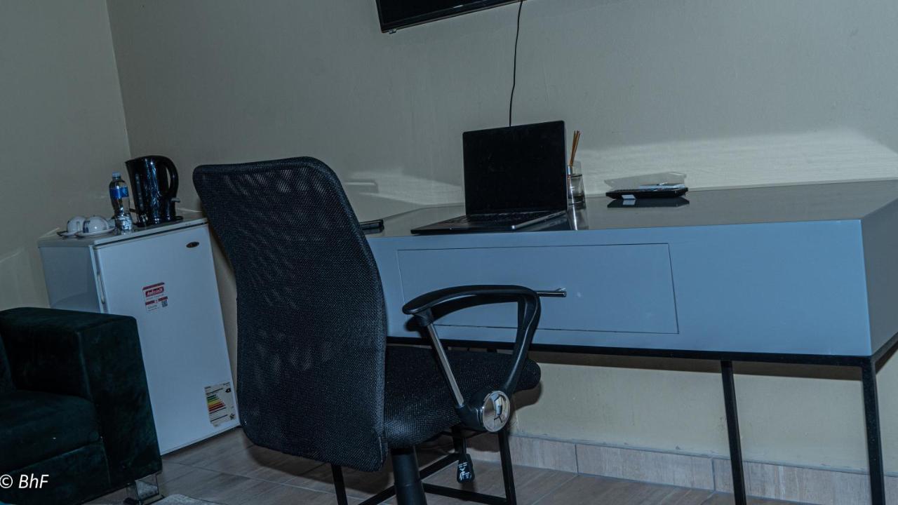 Henry George Guest House Pretoria-Noord Εξωτερικό φωτογραφία