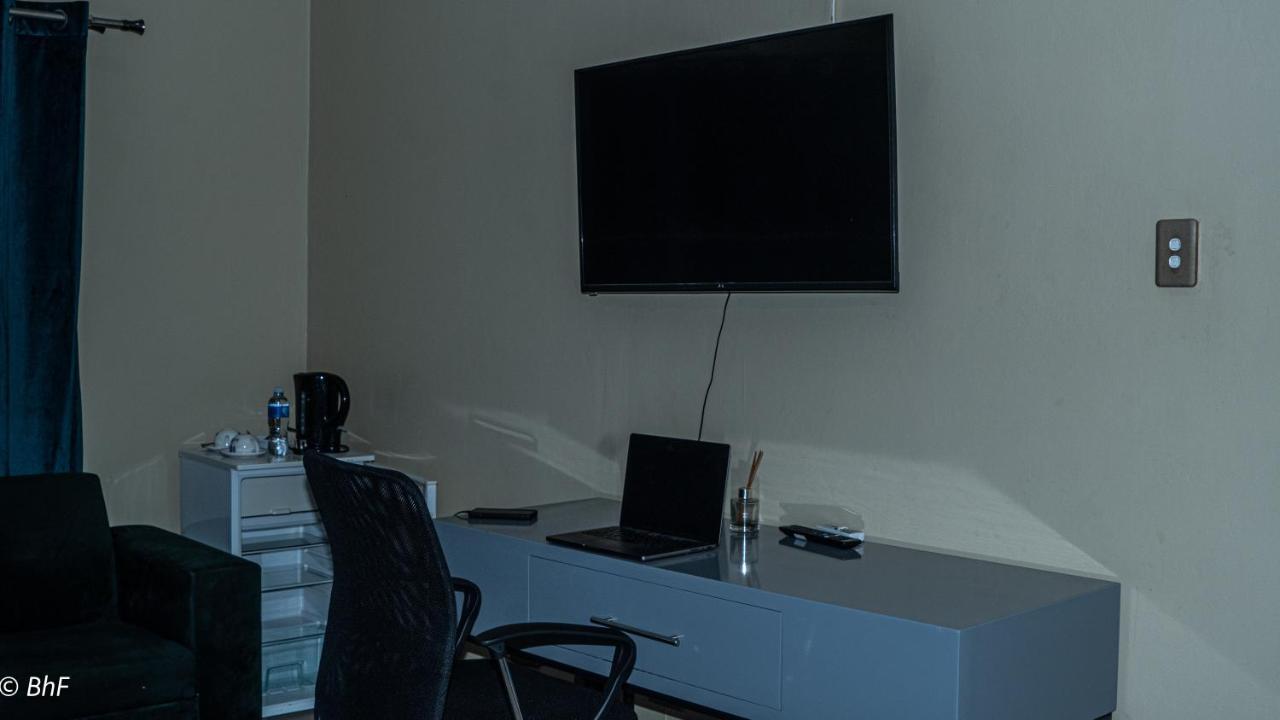 Henry George Guest House Pretoria-Noord Εξωτερικό φωτογραφία