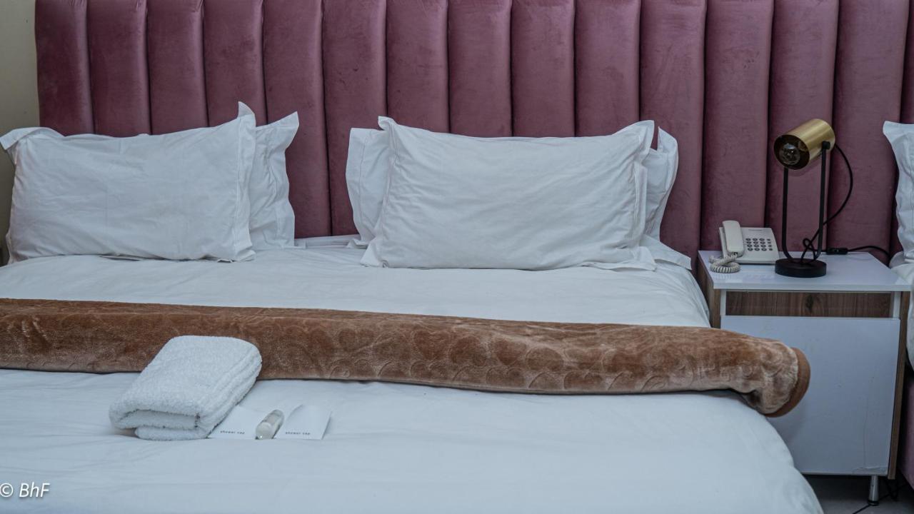 Henry George Guest House Pretoria-Noord Εξωτερικό φωτογραφία