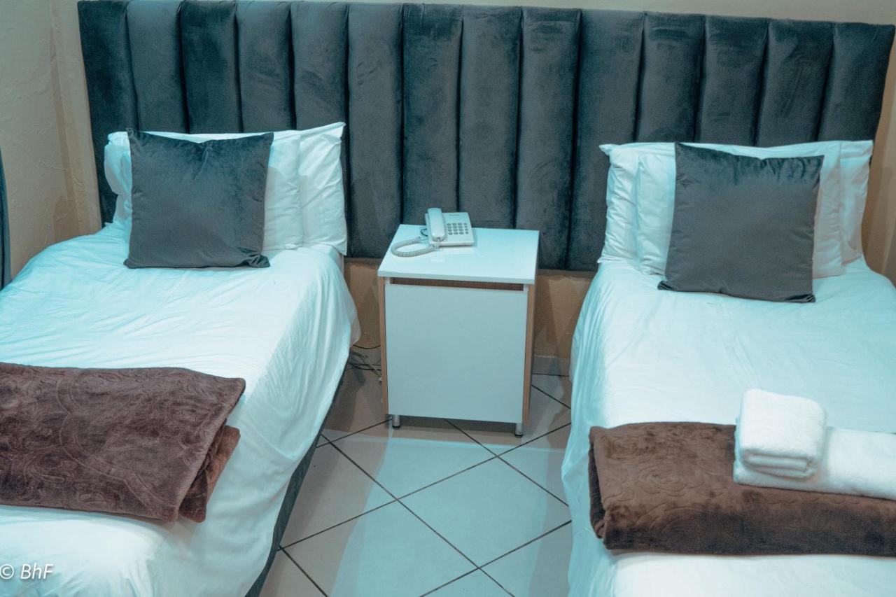 Henry George Guest House Pretoria-Noord Εξωτερικό φωτογραφία