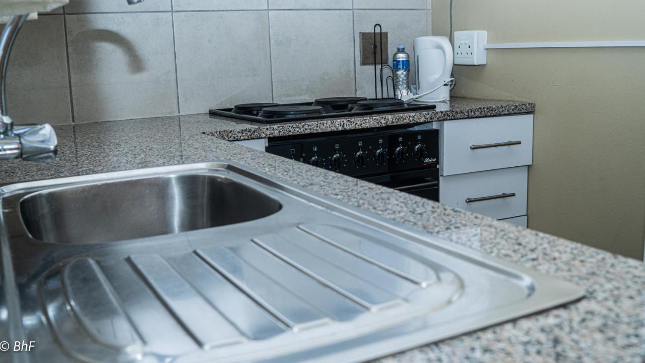 Henry George Guest House Pretoria-Noord Εξωτερικό φωτογραφία