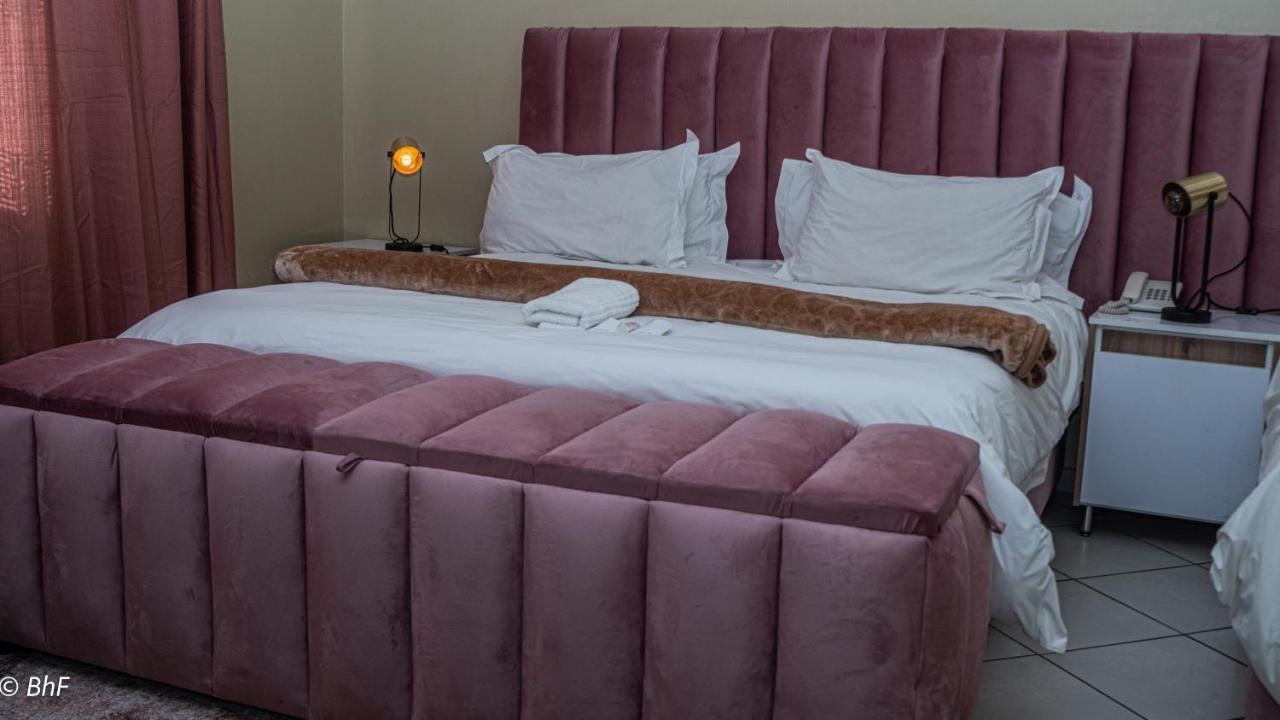 Henry George Guest House Pretoria-Noord Εξωτερικό φωτογραφία
