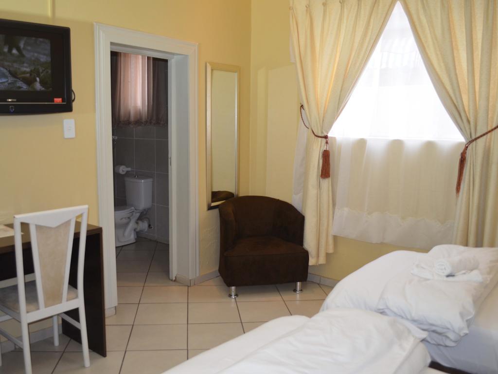 Henry George Guest House Pretoria-Noord Εξωτερικό φωτογραφία