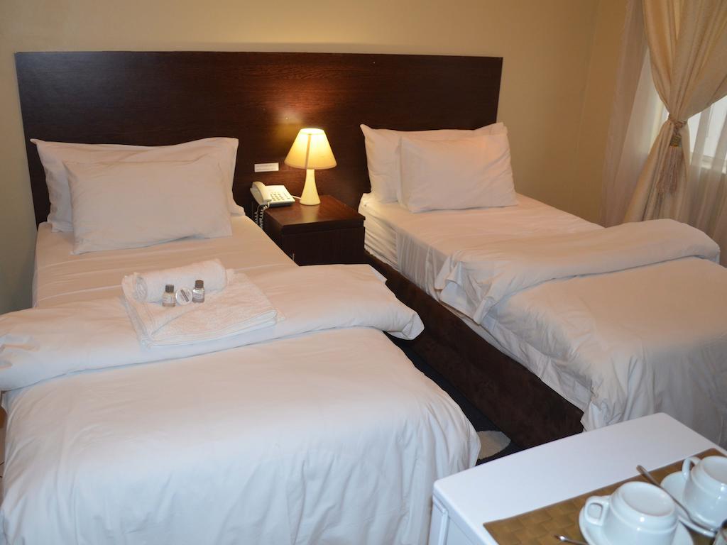 Henry George Guest House Pretoria-Noord Εξωτερικό φωτογραφία
