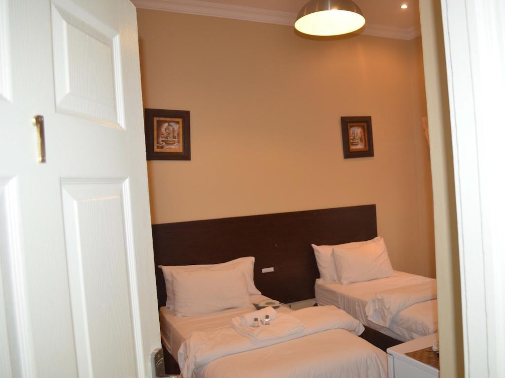 Henry George Guest House Pretoria-Noord Εξωτερικό φωτογραφία