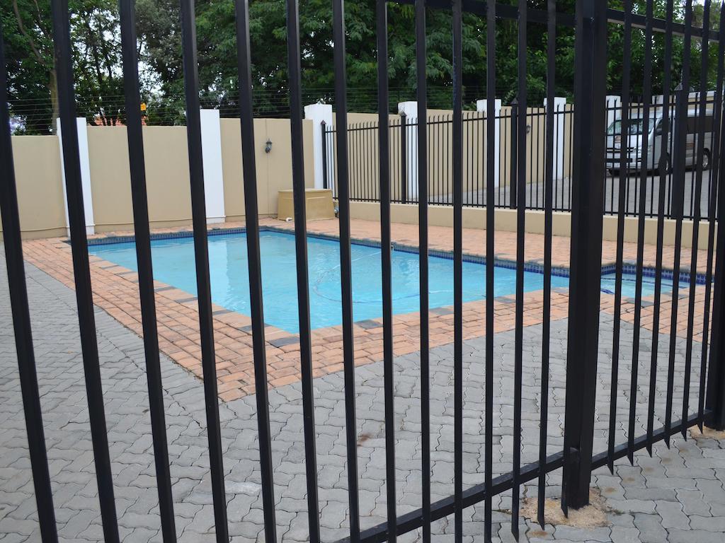 Henry George Guest House Pretoria-Noord Εξωτερικό φωτογραφία