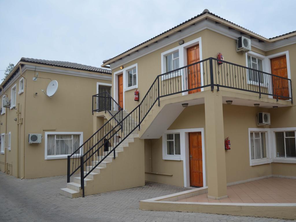 Henry George Guest House Pretoria-Noord Εξωτερικό φωτογραφία