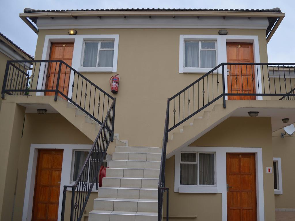 Henry George Guest House Pretoria-Noord Εξωτερικό φωτογραφία